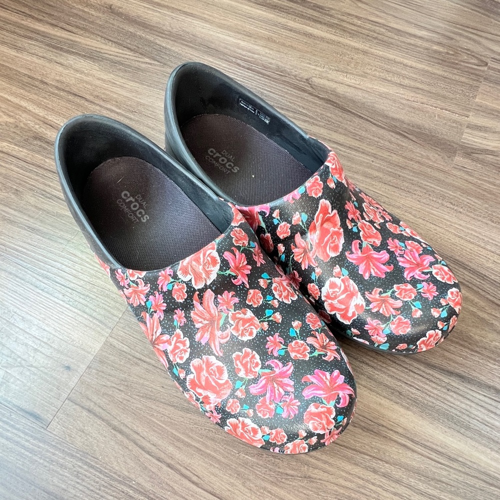 Crocs Dual Comfort — Flower Print Size 7